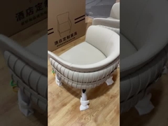 O restaurante de madeira de couro adornado preside o estofamento acolchoado H77cm