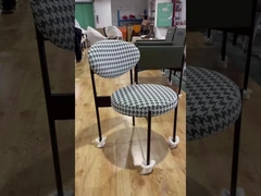 Cadeiras de sala de jantar de metal pintadas de vermelho e preto / cadeira de jantar estofada sem braço