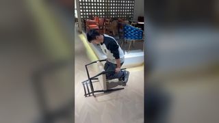 Cadeira de jantar escultural em madeira de freixo com design moderno